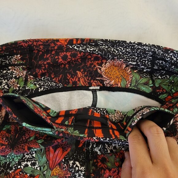 Lululemon Speed Up Tight *Full-On Luxtreme 28" Zen Garden Multi Leggings size 4 - Picture 9 of 16
